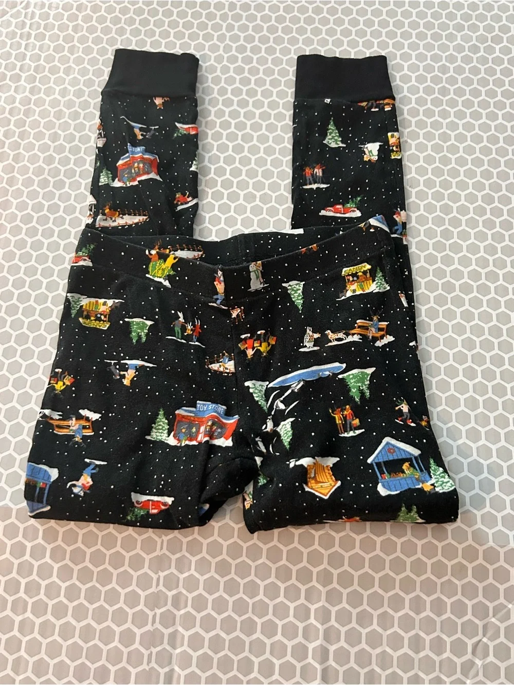 Old Navy Kids Black Holiday Village Pajama Set. Size L (10)
